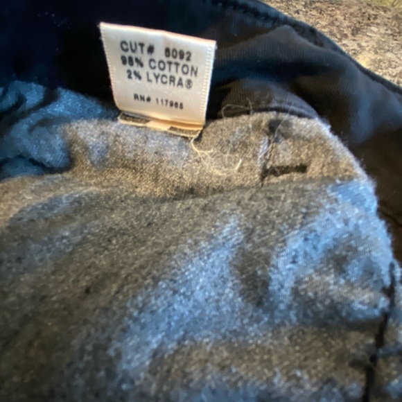 JBrand Woman’s Cropped Black Cargo Pants with Zipped Ankles Size 28 - Picture 4 of 8